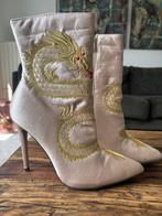 Halfhoge laarsjes met draken (1x voor event gedragen), Ophalen, Beige, Lage of Enkellaarzen, Nieuw