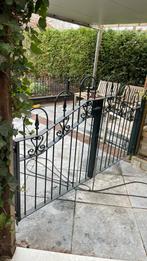 Handgemaakt gietijzeren hekwerk, 28 meter, groen, Tuin en Terras, Ophalen, Met poort, Zo goed als nieuw, Sierhekwerk