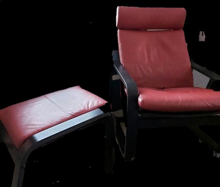 Lederen IKEA POANG relaxfauteuil met voetenbank Rood-zwart, Huis en Inrichting, Fauteuils, Gebruikt, Leer, 75 tot 100 cm, Minder dan 75 cm