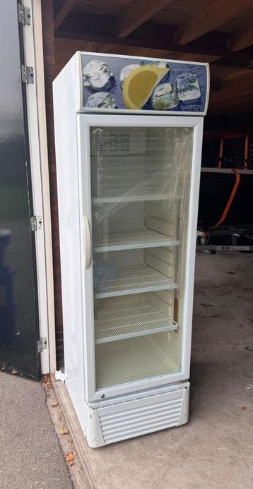 Combisteel koelkast met kapotte glazen deur beschikbaar voor biedingen