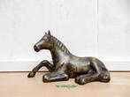 214* Bronzen liggend paard (Boven €75 geen verzendkosten), Tuin en Terras, Tuinbeelden, Nieuw, Overige materialen, Ophalen of Verzenden