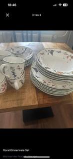 Floral Dinnerware set, Huis en Inrichting, Keuken | Servies, Ophalen, Zo goed als nieuw, Overige stijlen, Porselein