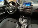 BMW 1-serie 116i M-Sport|Trekhaak|Carplay|PDC|NAP|, Auto's, Gebruikt, Zwart, 4 cilinders, Blauw