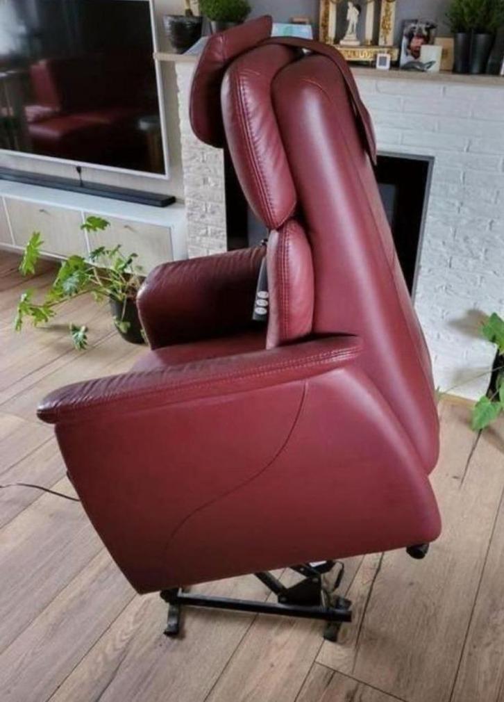 Elektrisch verstelbare relax / sta op stoel Prominent, Huis en Inrichting, Fauteuils, Zo goed als nieuw, Leer, Minder dan 50 cm