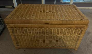 Dekenkist, mand, riet. beschikbaar voor biedingen