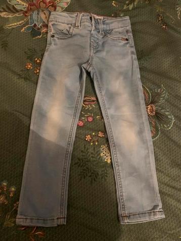 Pakket jongenskleding maat 104 beschikbaar voor biedingen