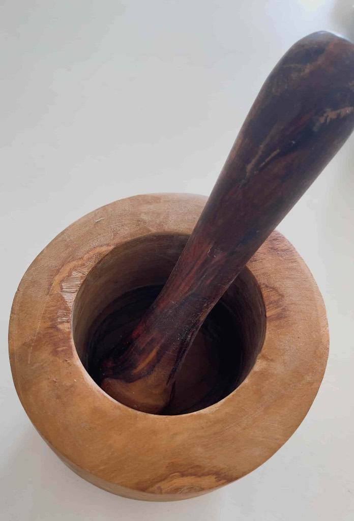 vijzel gemaakt van tropisch hout met stamper, Ophalen, Gebruikt
