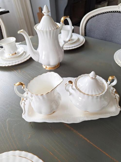 Royal Albert Val 'Dor, Huis en Inrichting, Keuken | Servies, Kop(pen) en/of Schotel(s), Overige stijlen, Porselein, Ophalen