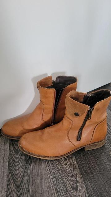 Mooie cognac kleur enkellaarsjes van Cellini, mt 39. beschikbaar voor biedingen