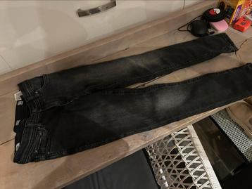 Twee jongens jeans maat 140 en 146 beschikbaar voor biedingen