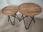 Set van twee houten salon/bijzet tafels met ijzeren frame, Minder dan 55 cm, Gebruikt, Rond, Industrieel