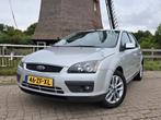 Ford Focus 1.8 16V Airco|Cruise|PDC|Stoelverwarming, Zwart, 4 cilinders, 1219 kg, Handgeschakeld