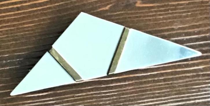 Vintage metalen broche (driehoek), Sieraden, Tassen en Uiterlijk, Broches, Gebruikt, Overige materialen, Zilver, Ophalen