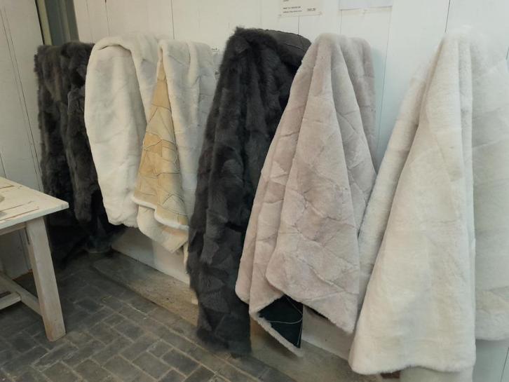 kleed lamsvacht voor bank of vloer, Huis en Inrichting, Woonaccessoires | Plaids en Woondekens, Nieuw, Ophalen