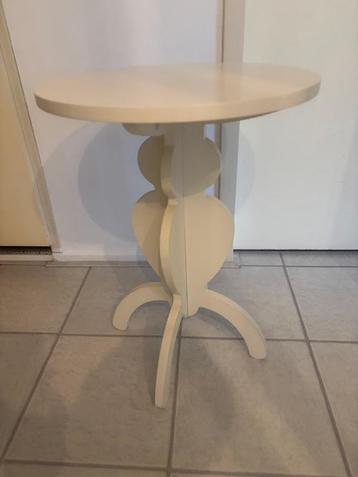 Bijzet tafel bedtafel. beschikbaar voor biedingen