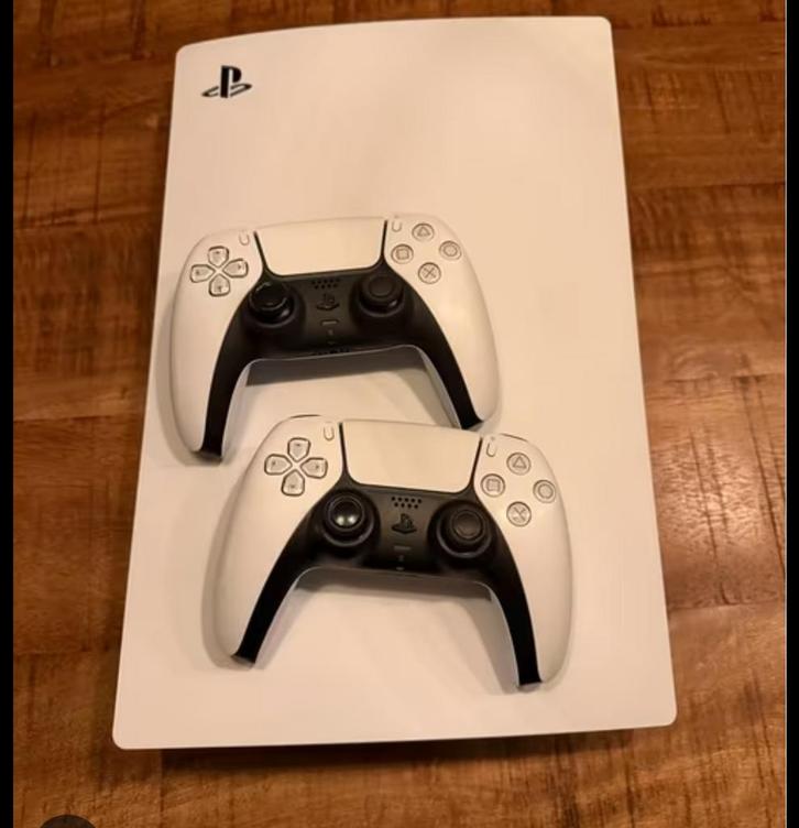 PlayStation 5 - Incl. 2 Controllers!, Spelcomputers en Games, Spelcomputers | Sony PlayStation 4, Zo goed als nieuw, Original