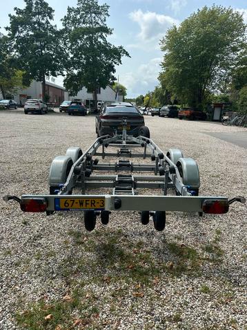 Kalf M2500-67 V motor boottrailer beschikbaar voor biedingen