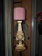 Mooie Houten lamp met Roze lampenkap, Huis en Inrichting, Lampen | Tafellampen, Ophalen of Verzenden, Gebruikt, Hout, Minder dan 50 cm