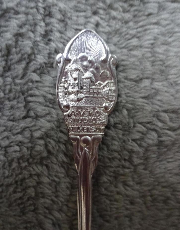 1 Verzilverd Thee Lepeltje AVRO studio Hilversum, Antiek en Kunst, Antiek | Bestek, Verzenden