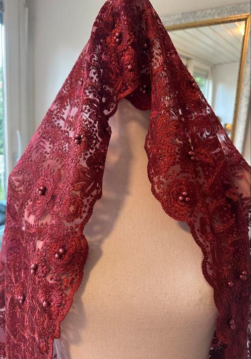 Indiaas bordeaux kant sjaal stola elegant uniek, Kleding | Heren, Mutsen, Sjaals en Handschoenen, Zo goed als nieuw, Sjaal, Overige maten