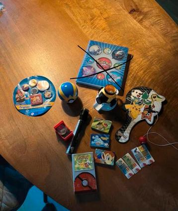Pokémon Verzameling - Buttons, Pokedex, & Meer! beschikbaar voor biedingen