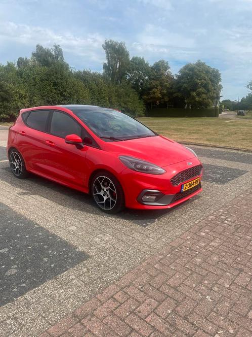 Ford 2019 Rood, Auto's, Ford, Particulier, Benzine, Hatchback, Geïmporteerd, Rood, Ophalen