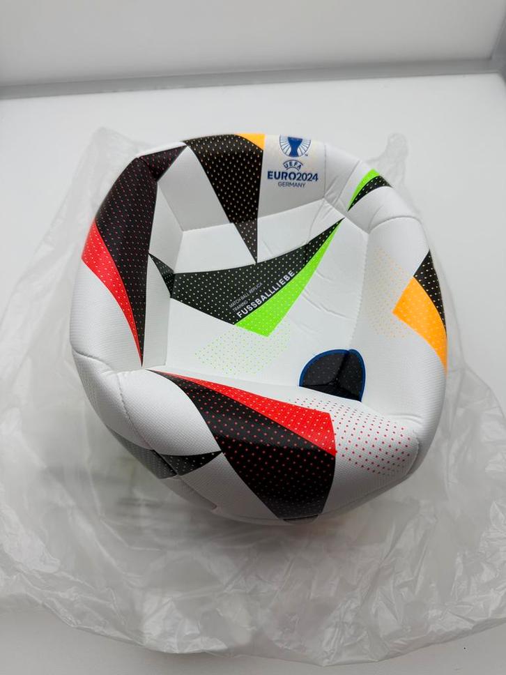 Adidas EURO2024 Voetbal, Verzamelen, Sportartikelen en Voetbal, Nieuw, Overige typen, Overige sporten, Ophalen of Verzenden