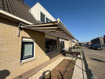 Twee zonweringen: 440cm & 120cm breed beschikbaar voor biedingen