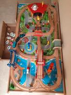 Trein- speel-tafel met (Brio) houten trein., Ophalen, Zo goed als nieuw, Handmatig, Hot Wheels