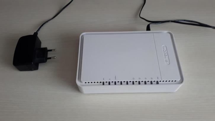 Sitecom WLR-4004 wifi router compleet met adapter, Computers en Software, Routers en Modems, Zo goed als nieuw, Router, Ophalen of Verzenden
