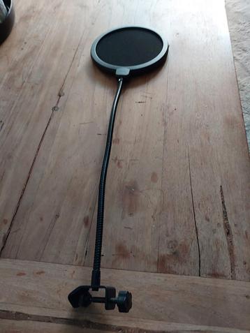 Zwarte popfilter. Voor vloggen.

Zwart.
Vast te klemmen. beschikbaar voor biedingen