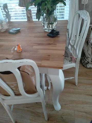 Eettafel  beschikbaar voor biedingen