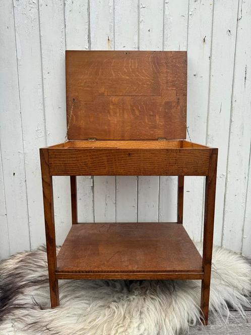 Antiek Tafeltje met Opbergruimte Hout, Antiek en Kunst, Curiosa en Brocante, Ophalen