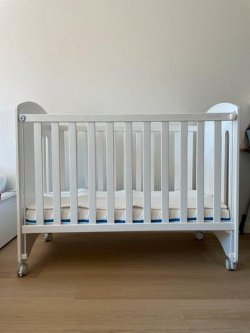 Lovely Micuna crib + breathable Aerosleep mattress beschikbaar voor biedingen