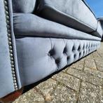 Nieuwe originele Chesterfield bank stof blauw grijs., Huis en Inrichting, Ophalen, Zo goed als nieuw, Stof, Chesterfield