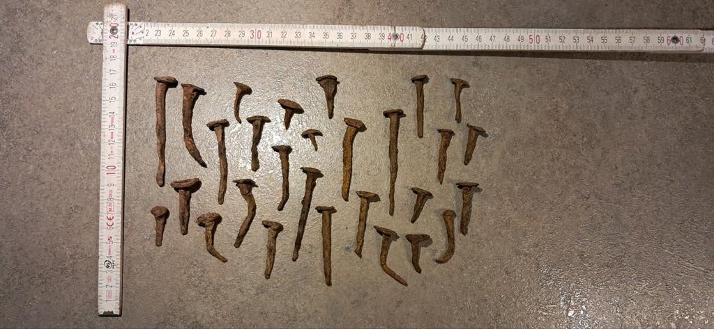 Romeins ijzeren gesmede nagels., Ophalen of Verzenden, Zo goed als nieuw
