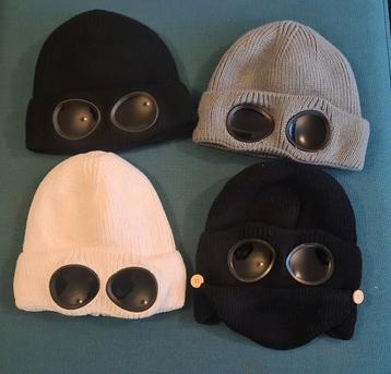 Wintermuts met Zonnebril & Mondkapje beschikbaar voor biedingen