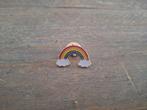 1 mooie pin van een regenboog met 2 wolkjes te koop, Verzamelen, Speldjes, Pins en Buttons, Ophalen of Verzenden, Nieuw, Overige onderwerpen