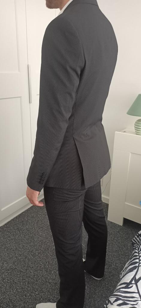 Te koop: heren kostuum, Kleding | Heren, Kostuums en Colberts, Zo goed als nieuw, Maat 48/50 (M), Grijs, Ophalen of Verzenden