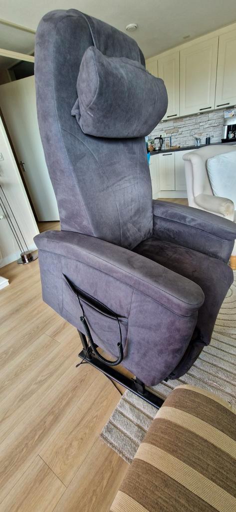 Elektrische Sta-op Stoel - Grijs, Huis en Inrichting, Fauteuils, Zo goed als nieuw, Metaal, Stof, 75 tot 100 cm, 75 tot 100 cm