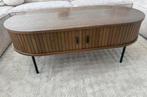Donkerbruin hout salontafel ovaal met opbergruimte., Ophalen of Verzenden, Zo goed als nieuw, Ovaal, Minder dan 50 cm