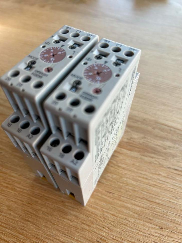 Omron H3DR-A Timer Relais, Doe-het-zelf en Verbouw, Elektra en Kabels, Ophalen of Verzenden
