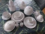 9 delig compleet Porselein servies zie omschrijving, Huis en Inrichting, Keuken | Servies, Ophalen of Verzenden, Zo goed als nieuw