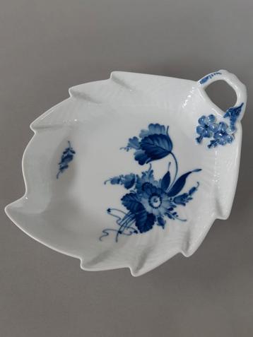 Bladvormige Schaal  blauwe bloemen Royal Copenhagen  beschikbaar voor biedingen