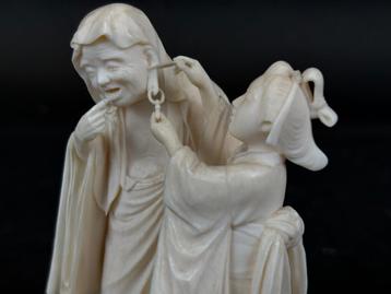 Fijn gesneden ivoren okimono “Daruma met oorbellen” Meiji beschikbaar voor biedingen