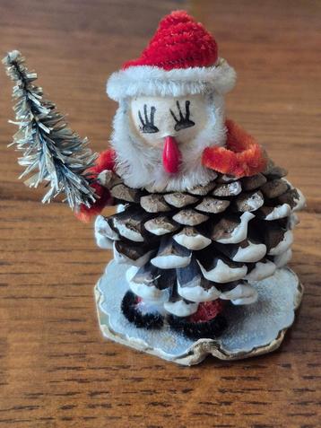 Oude Dennenappel Kerstmannetjes beschikbaar voor biedingen