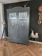 Grote grijze antieke kast met deuren en lade, Huis en Inrichting, Kasten | Kledingkasten, Ophalen, Gebruikt, 100 tot 150 cm, Vintage