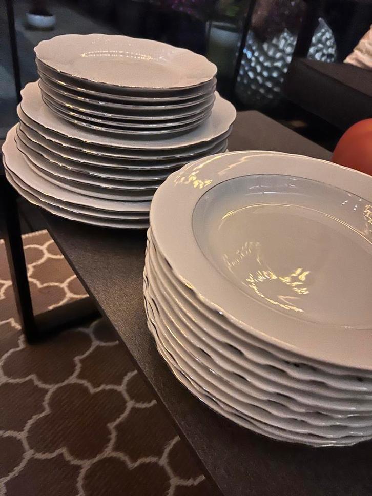 Servies - Borden, Huis en Inrichting, Keuken | Servies, Zo goed als nieuw, Bord(en), Overige stijlen, Aardewerk, Ophalen of Verzenden