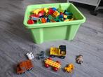Volle bak duplo met bouwplaat, auto's,  diertjes, poppetjes, Ophalen, Zo goed als nieuw