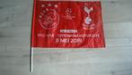 ajax arena vlag tottenham hotspur., Verzamelen, Sportartikelen en Voetbal, Ophalen of Verzenden, Zo goed als nieuw, Ajax, Overige typen